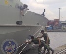 Pengisian Bahan Bakar Kapal Patroli Angkatan Laut Australia di Jakarta 